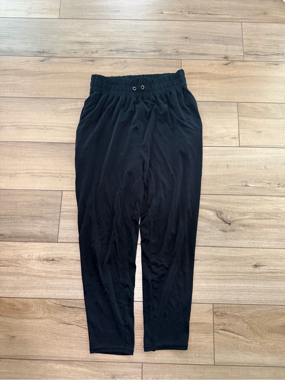 Fabletics Medium Black High Rise Jogger Pants Tapered Athletic Pull On